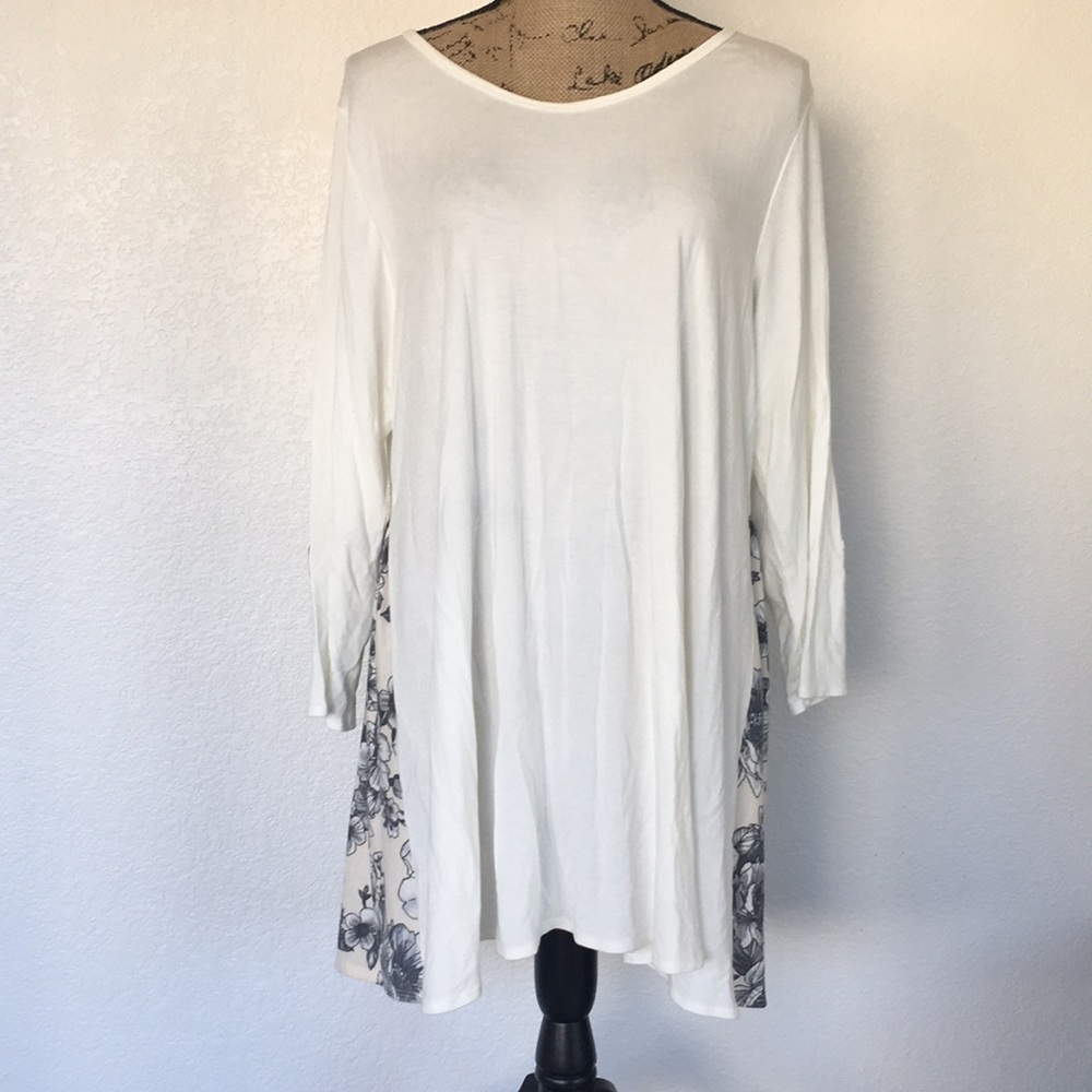 New white and flower blouse size 2XL - Picture 3 of 6